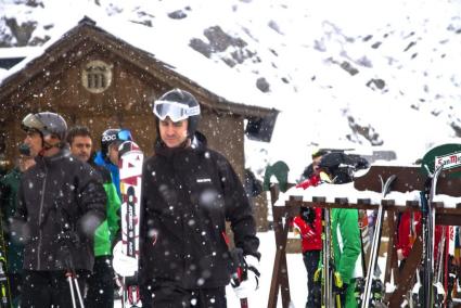 El Príncipe de Asturias disfruta del esquí en Formigal, en el Pirineo oscense