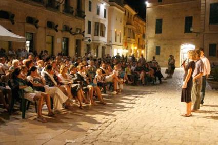 Clausura. La plaza de la Catedral se llenó para disfrutar de la última sesión de Mèdit 2.0 - Cris