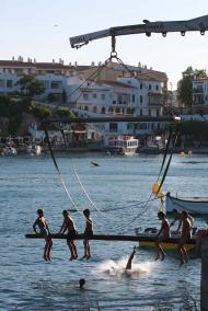 Santa Ana. Centenares de personas volvieron a salir para nadar, jugar y bailar en Es Castell. - Gemma Andreu