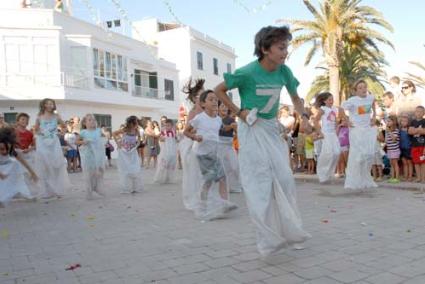 Diversió. Els més joves van gaudir de jocs que són propis de les festes dels diferents pobles - Paco Sturla