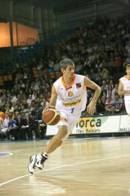 Veterano. Sabaté, durante un partido con el Menorca - Archivo