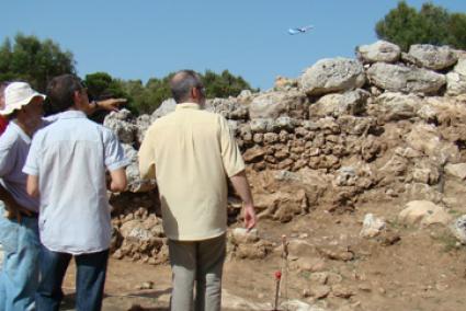 El Consell financia la excavación del poblado talaiótico de Cornia. - P.CIME