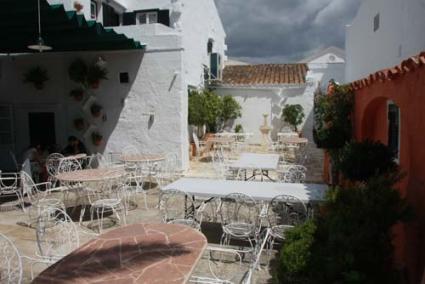 Courtyard. The microbrewery will be installed here and will be visible from the dining room