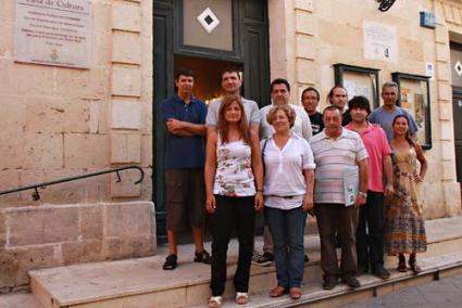 Gestora. La nueva asamblea local, ayer, con el apoyo de concejales de EM-EU y el coordinador insular - Gemma Andreu