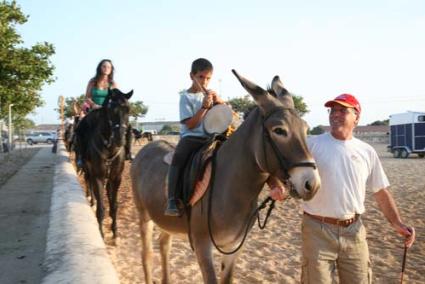 Avanç. La celebració del replec a les pistes hípiques de Bintaufa va servir de preludi per a les festes - Javier