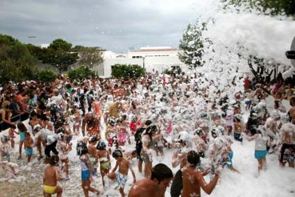 La fiesta de la espuma fue una de las actividades que más gustó a los niños - Javier