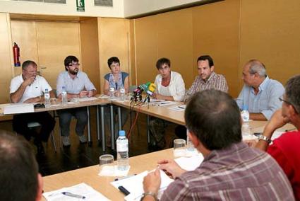 Presentación. La reunión sirvió para que representantes del Govern y de la FELIB expusieran las novedades respecto a otras convocatorias - Javier