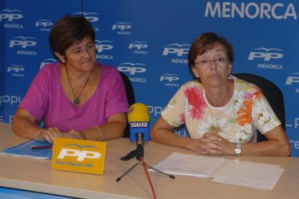 Las conselleras del Grupo Popular en el Consell Marianna López Oleo y Juana Francis Pons Vila. - PP