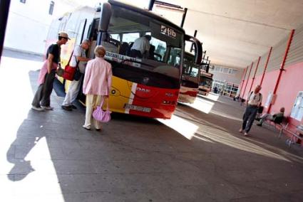 El ambiente que se respiraba ayer no era muy distinto al de cualquier jornada laborable, incluso en la estación de autobuses - Gemma