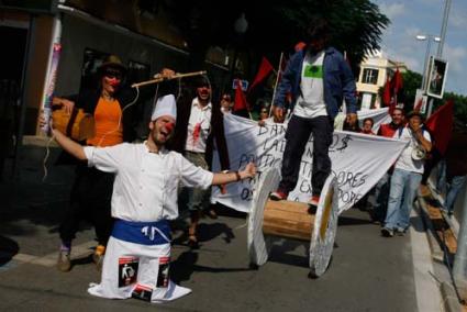 Protesta. Los manifestantes criticaron lo que consideran una puñalada de Zapatero - Cris