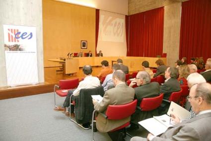 Salón de Actos. Damià Borràs, Llorenç Huguet y Marcos Peña inauguraron las jornadas - Javier