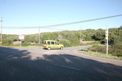 Rotonda. El proyecto contempla la construcción de una glorieta en la carretera de Cala en Porter - Javier