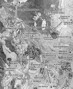 Mapa vigent de la Síquia Reial. Llegenda: la Síquia en traçat gruixat, el Camí Reial en línia discontínua, 
les finques beneficiàries de la Síquia en majúscules - ELABORACIÓ: XAVI GOMILA / ZACA