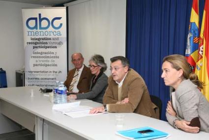 ABC. Colin Guanaria and Wendy Mitchell (ABC) with Santiago Tadeo and Salomé Cabrera (PP)