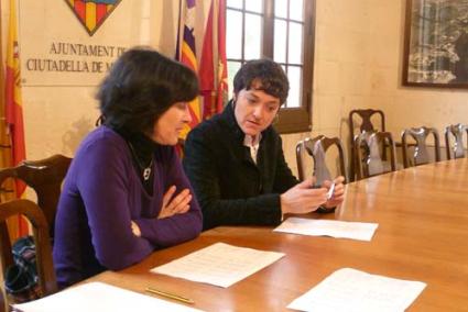 Domingo de números. Joana Gomila y Pilar Carbonero presentaron ayer tarde los presupuestos que se debatirán en el pleno de mañana - D.M.