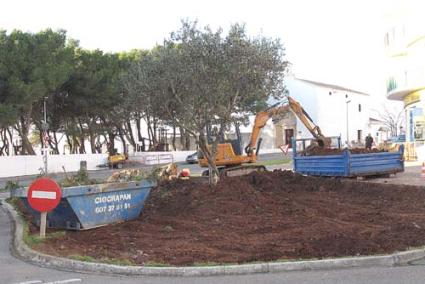 OBRAS. La empresa Construcciones Olives ha iniciado los trabajos en la glorieta central - m.p.