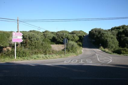 Imagen del cruce del Camí de Torralba con la carertera de Cala en Porter. - Archivo