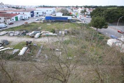 solar. Terrenos en el Polígono Industrial de Alaior donde está previsto levantar el Parc Bit - Archivo