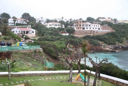 es canutells. Una zona turística y residencial del término de Maó con suelo urbanizable pero que carece de conexión de alcantarillado - Archivo