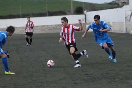 INSULARES. Mercadal y Norteño, que se vieron las caras en el último partido del año, juegan esta tarde - Archivo