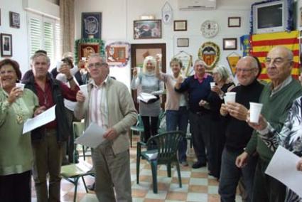 Cheers. Cultural exchange between the associations Menorca Britannia and the Valencians