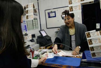 Cambio. Lo habitual para el sorteo del Niño es comprar un décimo con el reintegro de la Lotería de Navidad - Cris