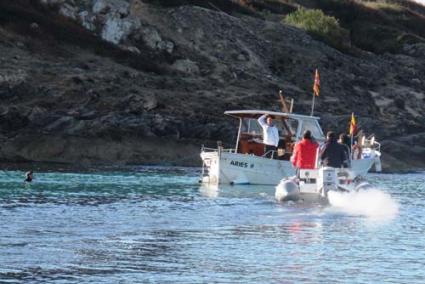 Actuación. Los vigilantes de la reserva marina de la Bahía de Palma en una de sus salidas - caib