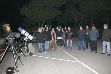 Telescopios. Los asistentes pudieron observar la Luna y Júpiter - Javier