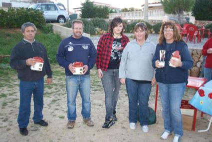 "Jim’s Cup". The winning team, Esplanada Es Castell, with Jim’s widow Tracey and daughter Lydia