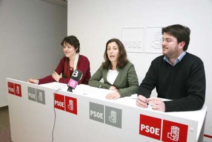 Acto. Pilar Carbonero, Susana Gomila y Vicenç Tur, ayer, durante la rueda de prensa - Javier