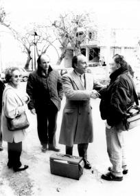 Negocios hoteleros. Ruiz Mateos y uno de sus hijos durante una visita a la Isla en febrero de 1996 - Archivo