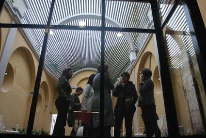 Umbracle de Venus. Vista del patio anterior desde la ampliación de la biblioteca infantil - Gemma Andreu