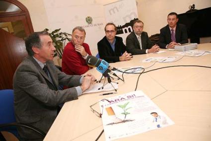 Acto. Los responsables de la campaña, ayer, en rueda de prensa - Javier