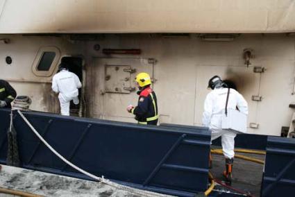 Pesquisas. Bomberos y Guardia Civil investigaron ayer las causas del suceso - Javier