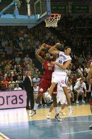 Primera vuelta. El Menorca venció al Granada en Maó, por 60-57 el pasado noviembre - Archivo