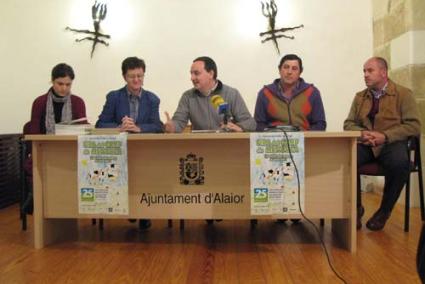 Presentación. Clara Fullana, Antònia Allès, Pau Morlà, Joan Coll i José Ramón de Olives, ayer - M.P.M.