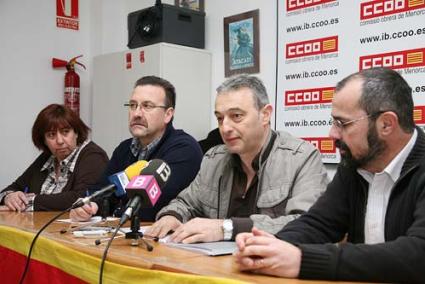 CCOO. Margot Sastre, Antonio Olives, Jesús Villar y Ramón Carreras, ayer en la rueda de prensa ofrecida en la sede sindical de Maó - Javier