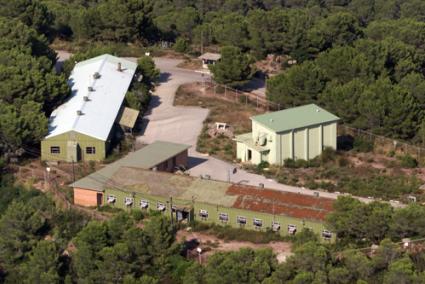 Montaña. El uso de la antigua base militar de Ferreries se mantiene en el centro de la polémica - Archivo