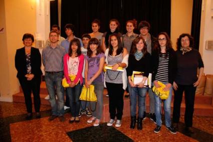 Participantes. Los premiados y finalistas posaron ayer en la Casa de Cultura de Ciutadella - Archivo