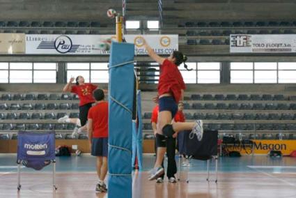 Intensidad. El equipo se ejercitó ayer para terminar de preparar la cita de esta tarde - Cris