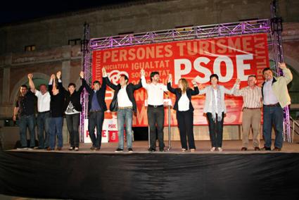 Candidatos. Trinidad Jiménez respaldó con su presencia a los cabeza de lista por el PSOE - Gemma Andreu