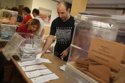 Escrutinio. El recuento de votos del domingo deparó la sorpresa del respaldo de Maó a los populares - Gemma Andreu