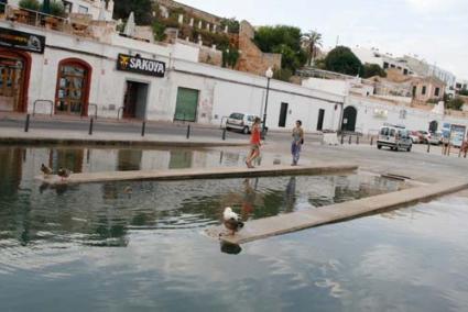 Puerto. Los avisos del fenómeno de ‘rissaga’ obligan a menudo a cerrar el puerto de Ciutadella - Archivo