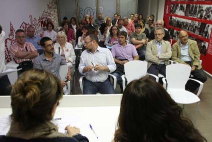 Maó. Los afiliados estuvieron dos horas en la sede de Cós de Gràcia - Gemma Andreu