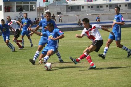 Jugadores. La deuda contraída con la plantilla centra la actividad del club en estos momentos - Archivo