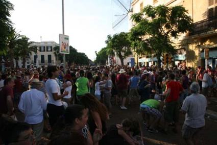 Ses avellanes. Imagen de la multitud concentrada entre Es Molí i Ses Palmeres el pasado día 23, con la presencia masiva de jóvenes - Javier