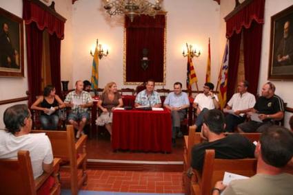 Reunió. L’assemblea de caixers i cavallers va tractar una sèrie de propostes per millorar la festa - Javier