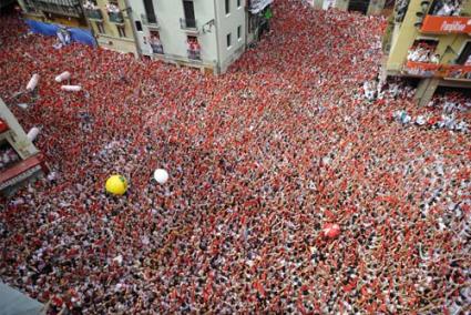 Masificación. Pamplona se refuerza con efectivos policiales, médicos, voluntarios y de limpieza cuando la ciudad triplica su población - Google