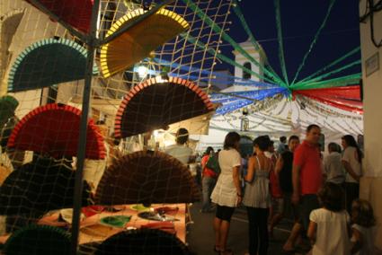 Mercado Artesanal. Reunirá cada martes del verano medio centenar de comerciantes. - Archivo