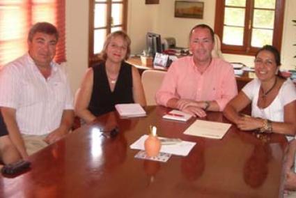 encuentro. Representantes de la Cámara de Comercio se reunieron ayer con De Sintas - c.c.m.